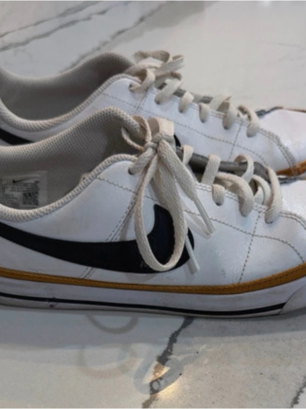 Kids Nike size 6 YOUTH